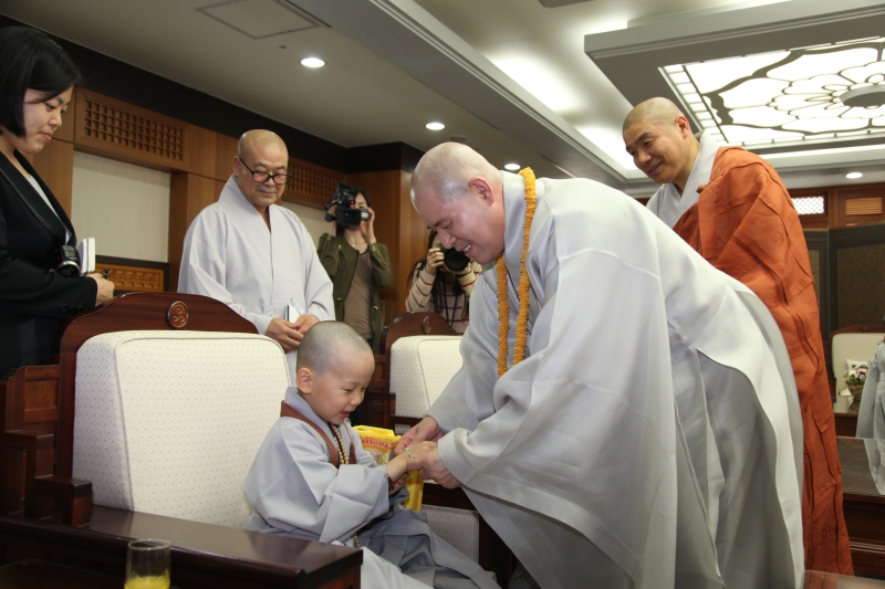 2013.05.07_조계사 동자스님들 예방 (3)